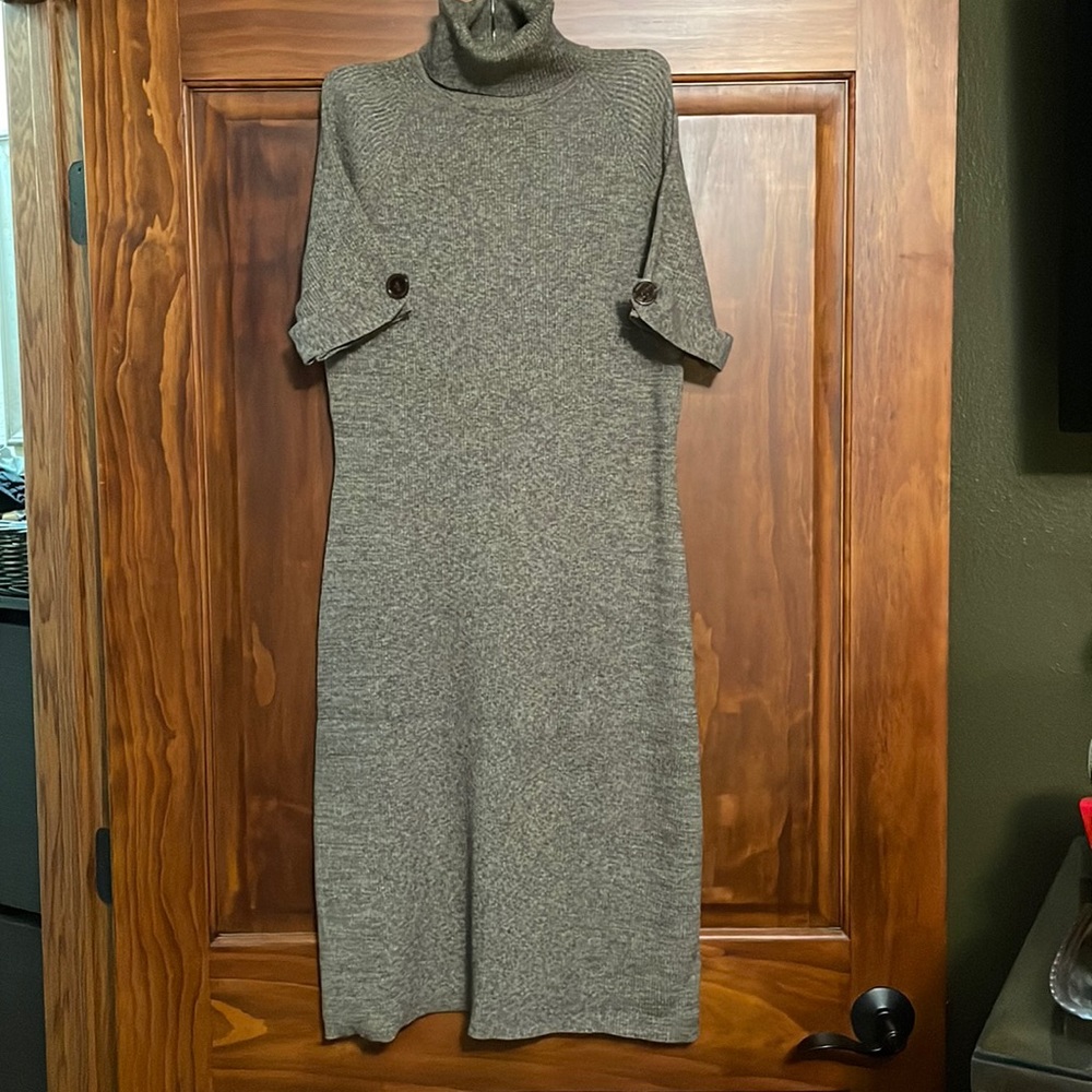 Sweater dress. Short sleeve. Size XL. Moda International